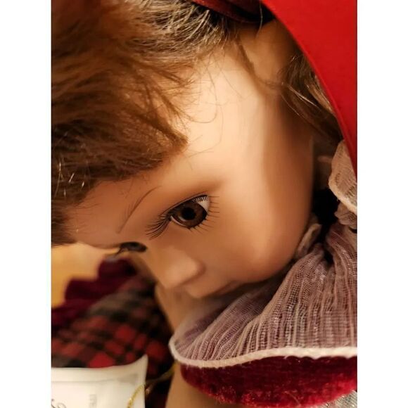 Vintage Porcelain brunette traditional doll collection - Picture 4 of 4